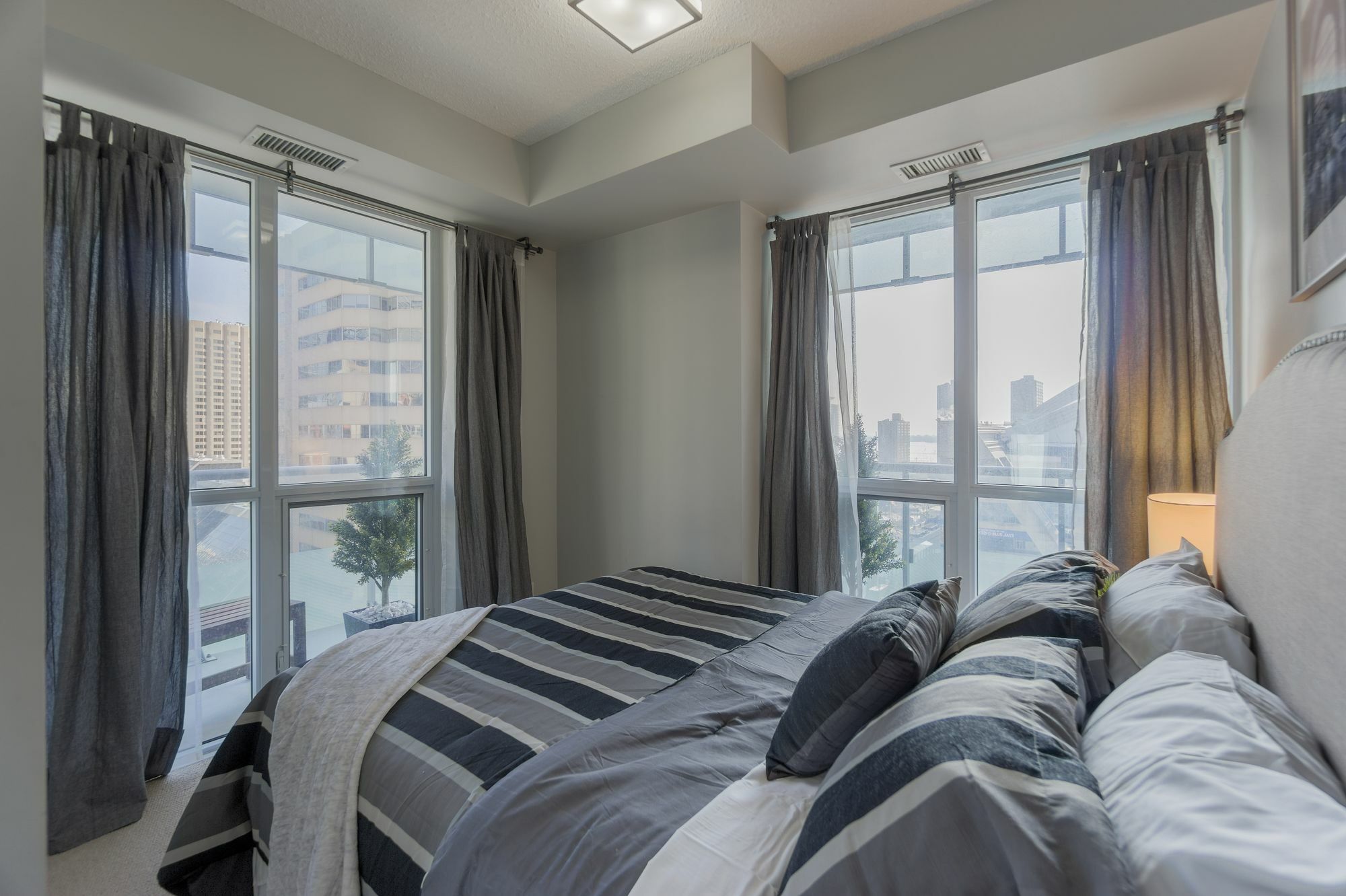 Diamond Suite Торонто Екстериор снимка